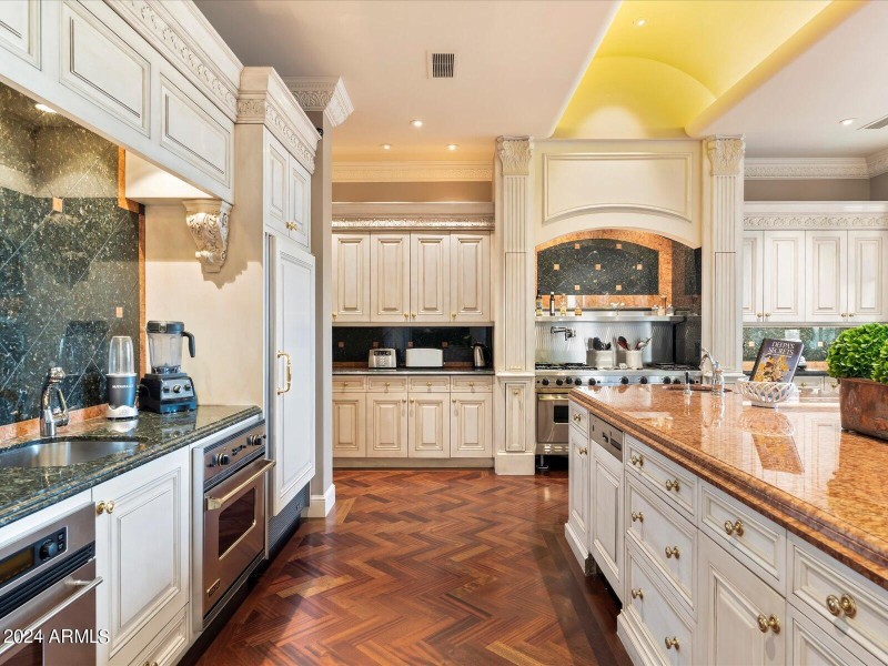 042-Kitchen