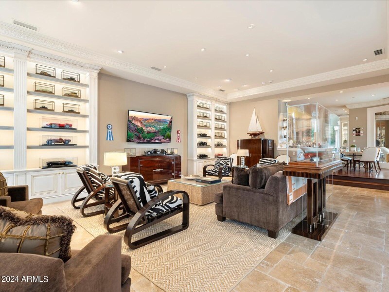048-Family Room