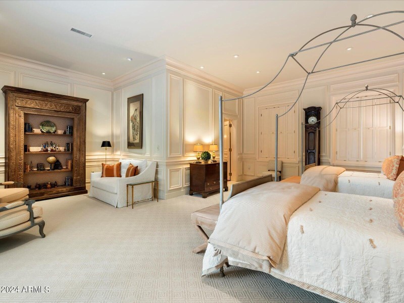 074-Bedroom