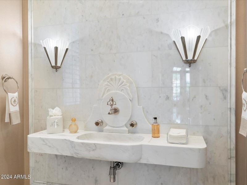 077-Powder Room