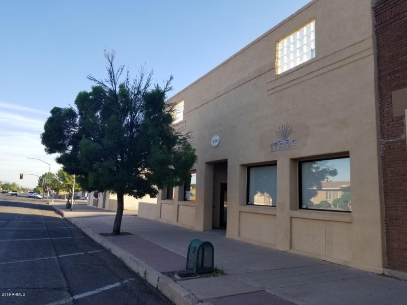 936 F Ave front door view