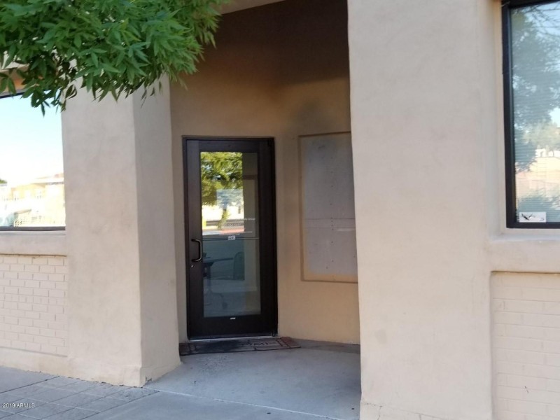 936 F left entrance door