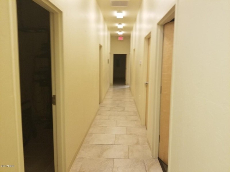 936 1st side back hallway