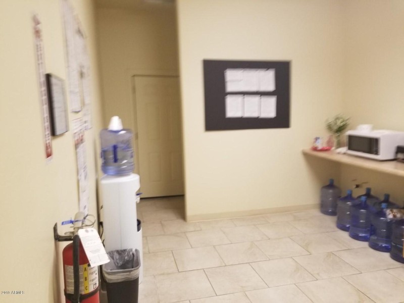 936 1st side kitchen door