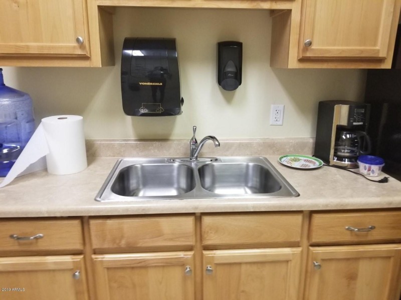 936 1st side kitchen sink