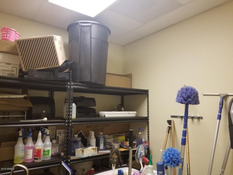 936 1st side utility room light