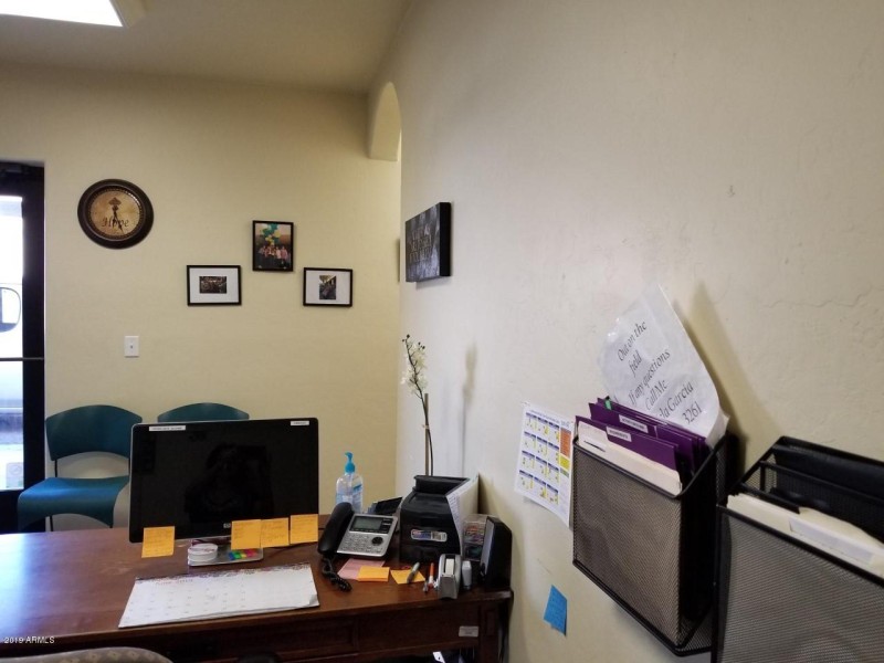 936 F reception desk