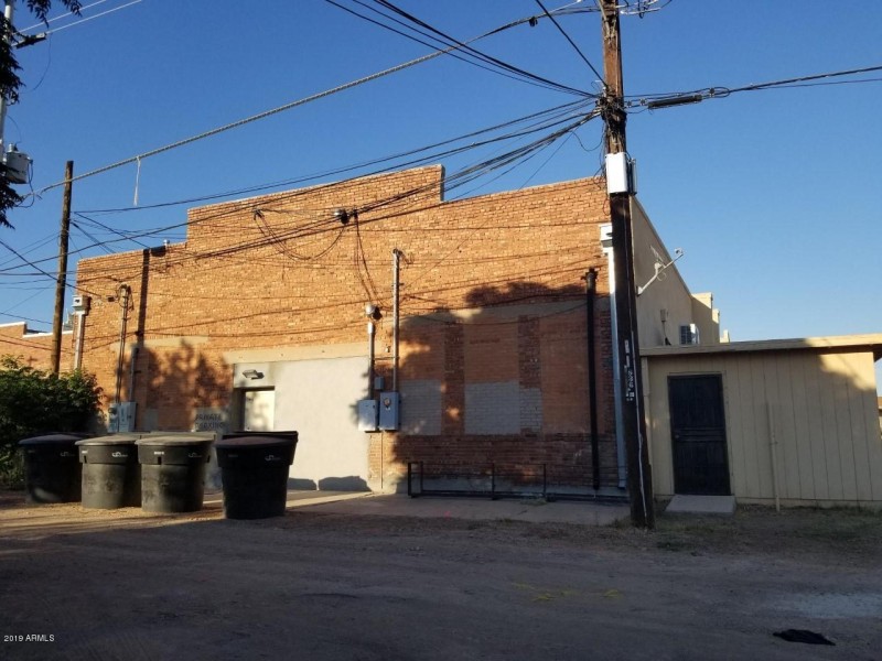 936 F back side alley