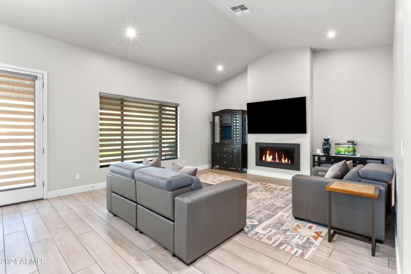 5707 Killen Loop - Photo 18 - Great Room