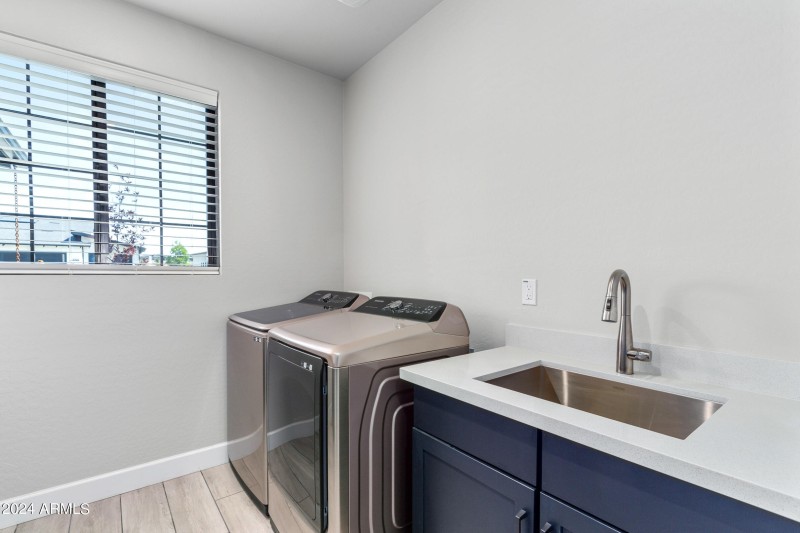 5707 Killen Loop - Photo 30 - Laundry Ro