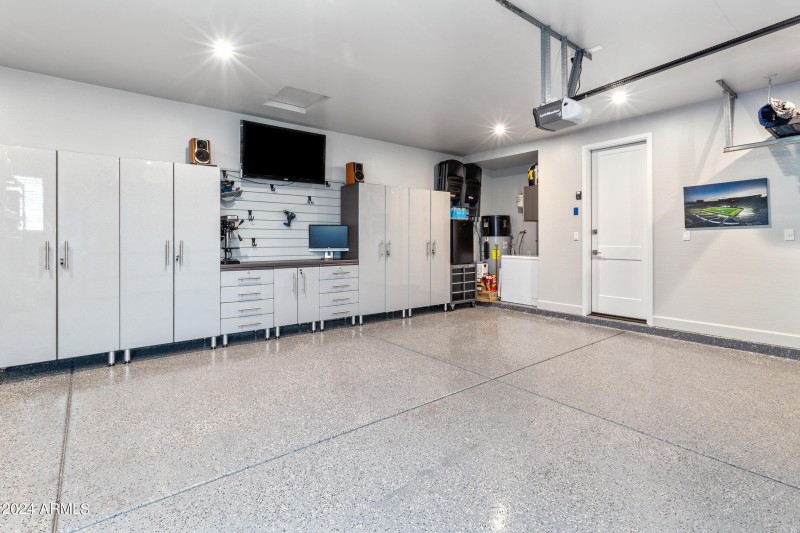 5707 Killen Loop - Photo 27 - Garage wit