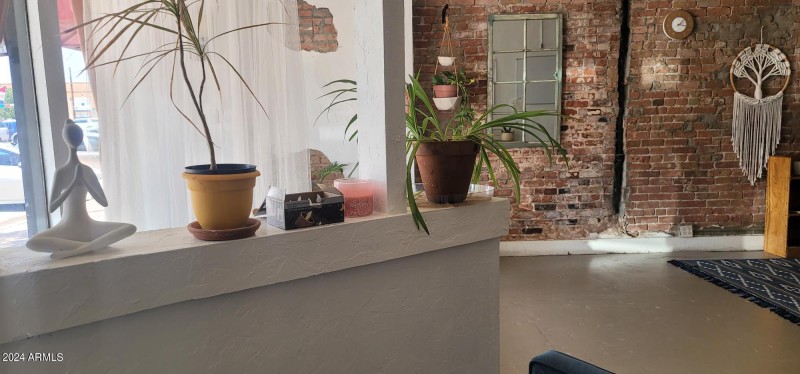 1109 G Ave entrance area