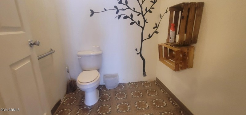 1109 G Ave 1st bathrrom