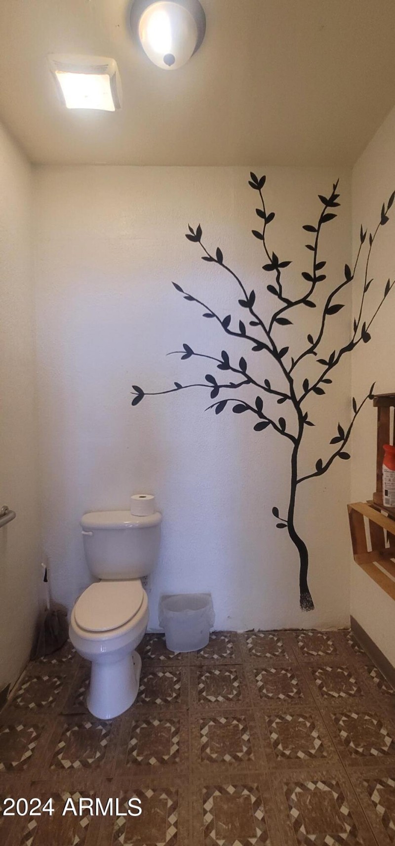 1109 G Ave 1st bathroom