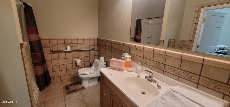 1113 G Ave full bathroom at the back