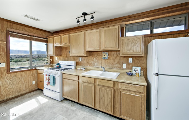 Guest House Full Kitchen