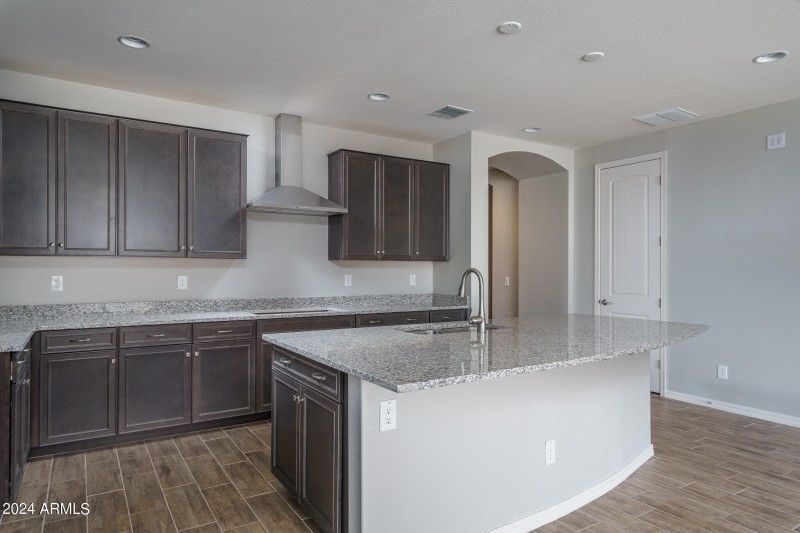 4B) KITCHEN