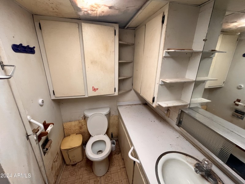 05 Bathroom b