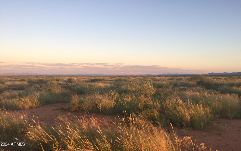 8980 N Robbers Roost RD