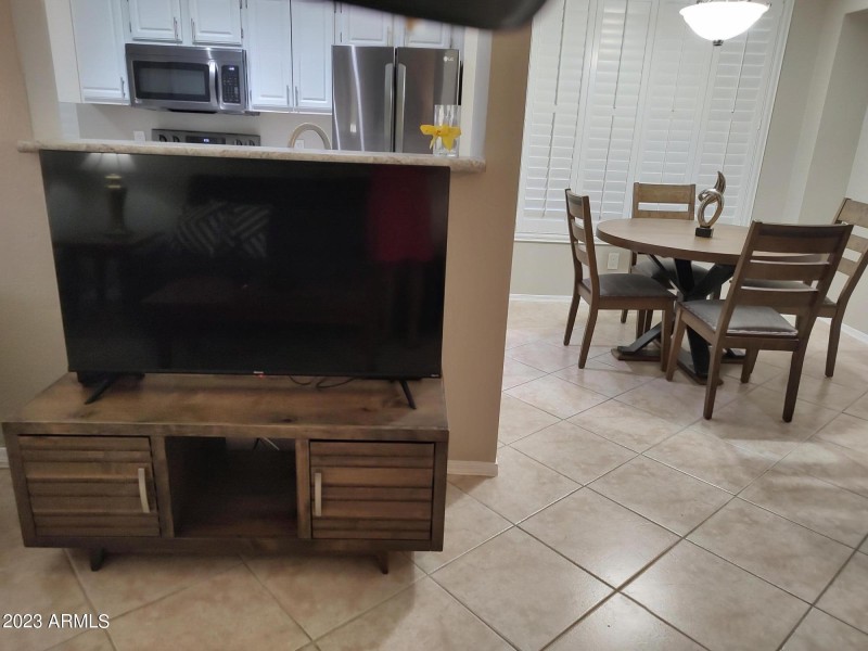 Frontroom dining