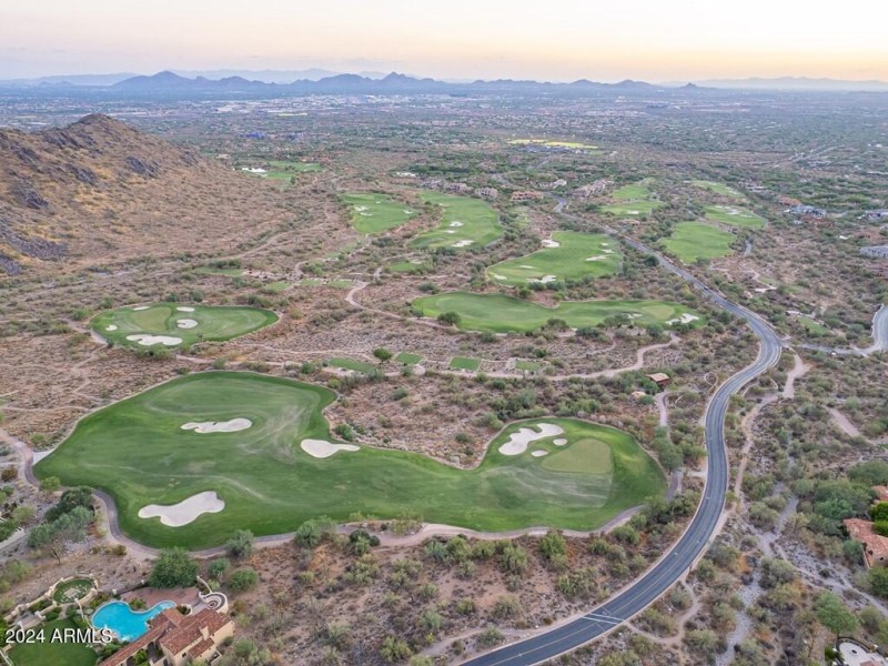 016_AERIAL VIEW OF GOLF COURSE
