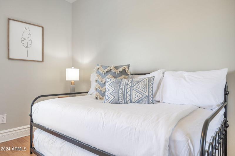 37-web-or-mls-5948-e-corrine-dr