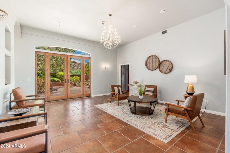 Living/ Sitting Room