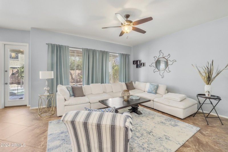 05 Family Room a