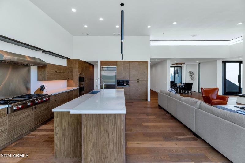 4602 E Glenrosa Ave-large-020-031-4602 E