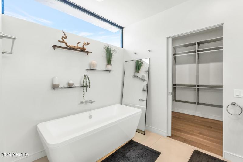 4602 E Glenrosa Ave-large-025-012-4602 E