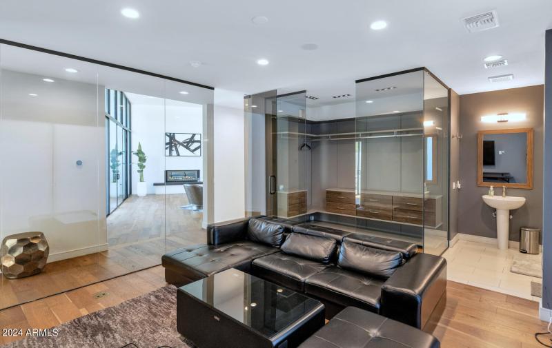 4602 E Glenrosa Ave-large-028-013-4602 E