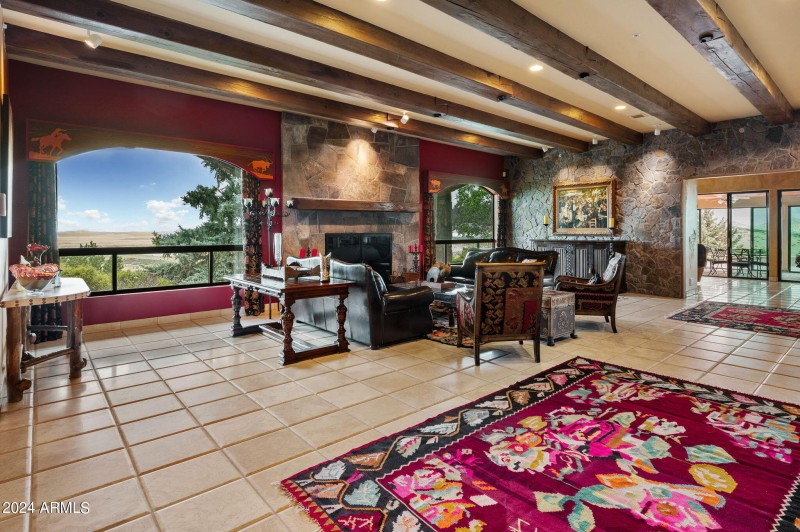 014_Living Room w Gas Fireplace