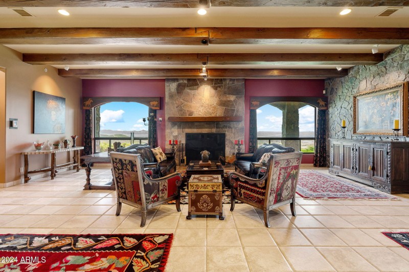 016_Living Room w Gas Fireplace