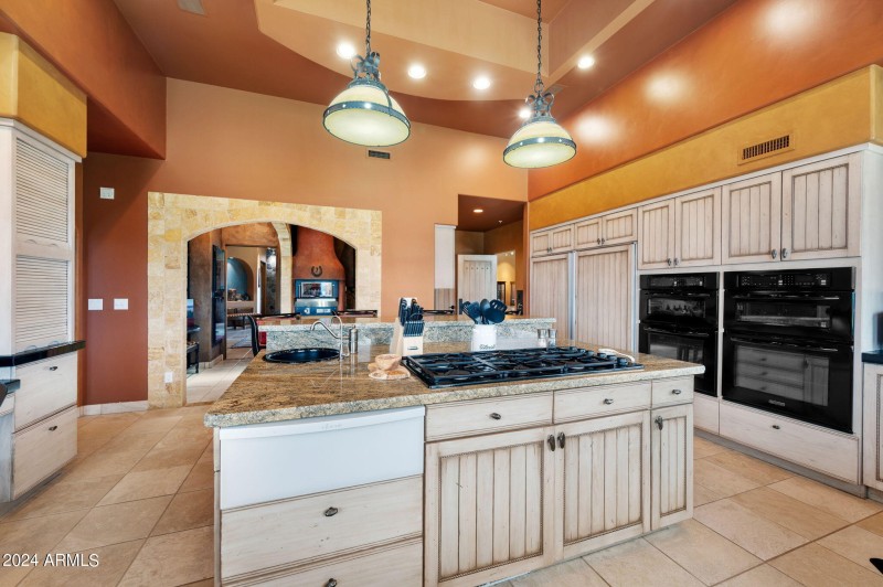 028_Kitchen w Island