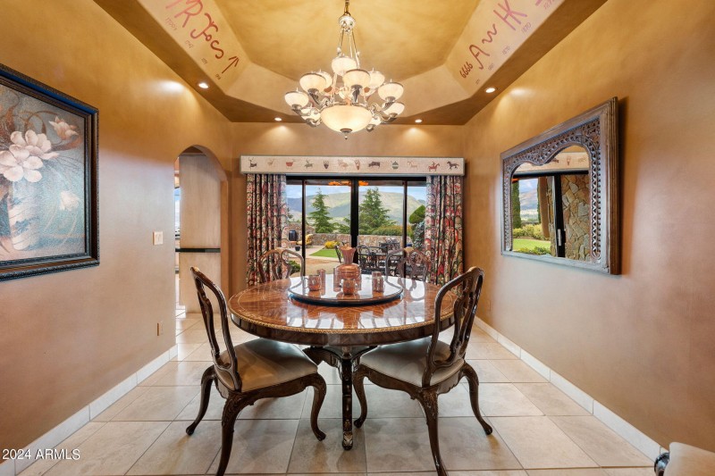 032_Coffered Ceiling Breakfast Nook