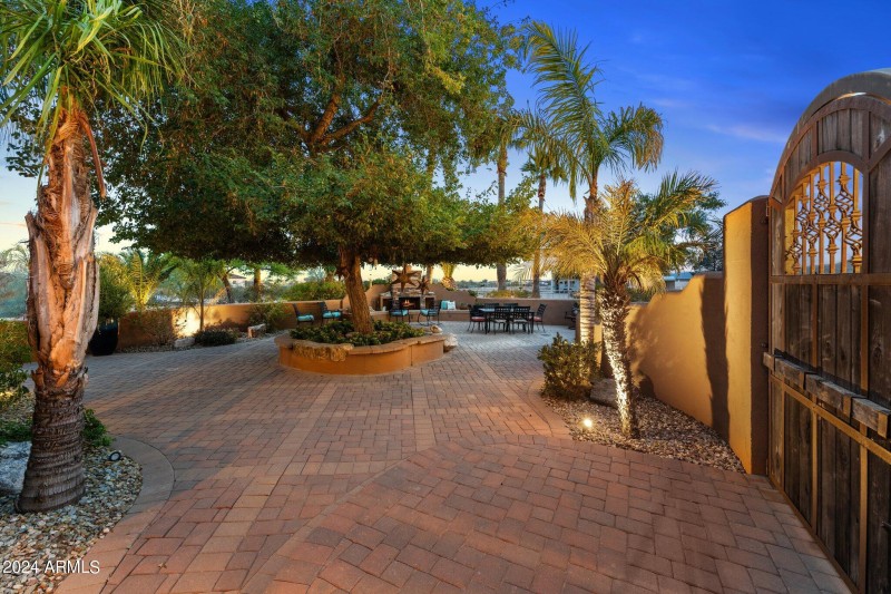 Beautiful front courtyard