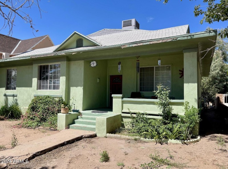 Front of the house 2.