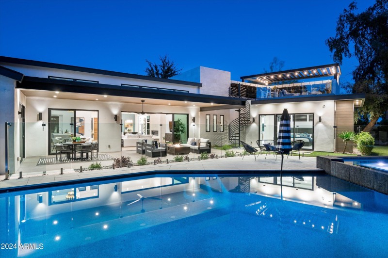 Spectacular Outdoor Living