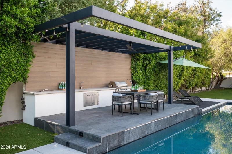 Outdoor BBQ and Eat-In