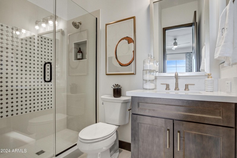 015_Guest Suite Bathroom