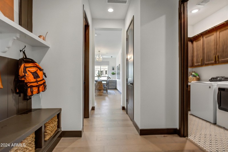 020_Owners Entry and Utility Room