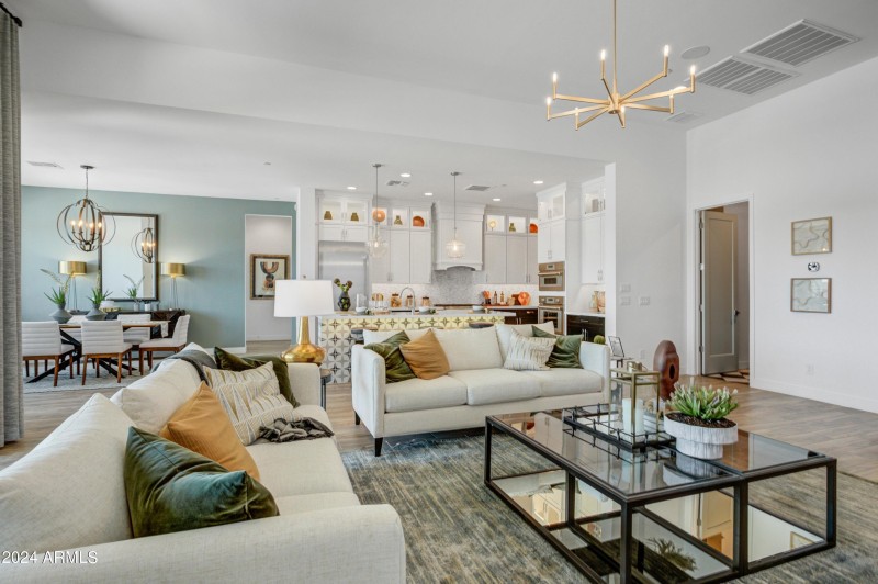 004_Living Room