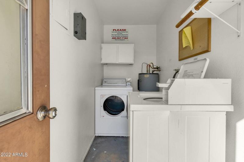 COMMUNITY LAUNDRY ROOM