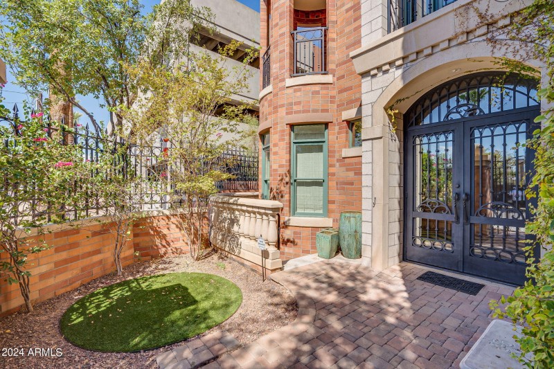 Courtyard & Entry