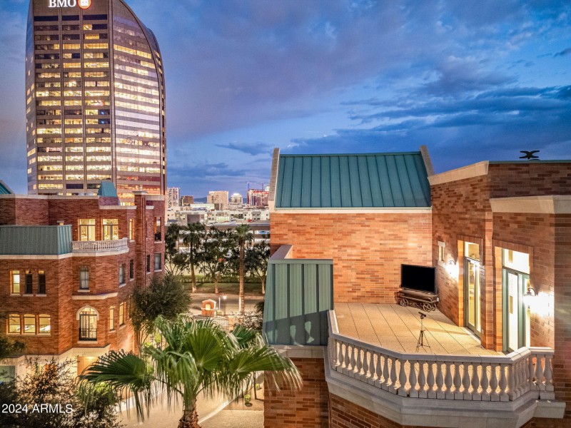 5th Floor Balcony