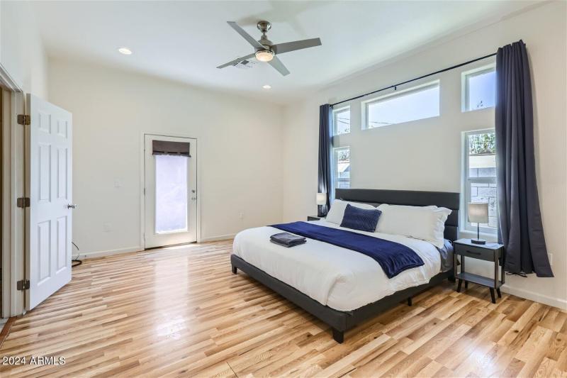 2233 East Sheridan St - Web Quality - 01