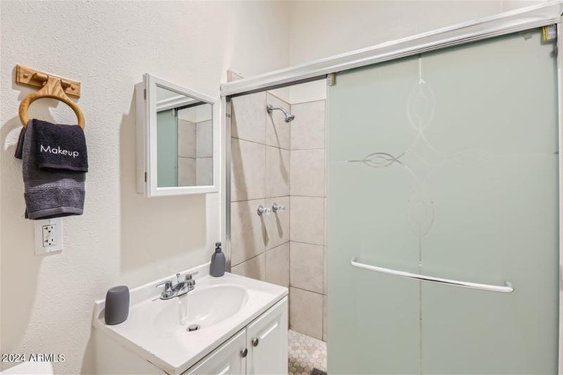 2233 East Sheridan St - Web Quality - 02