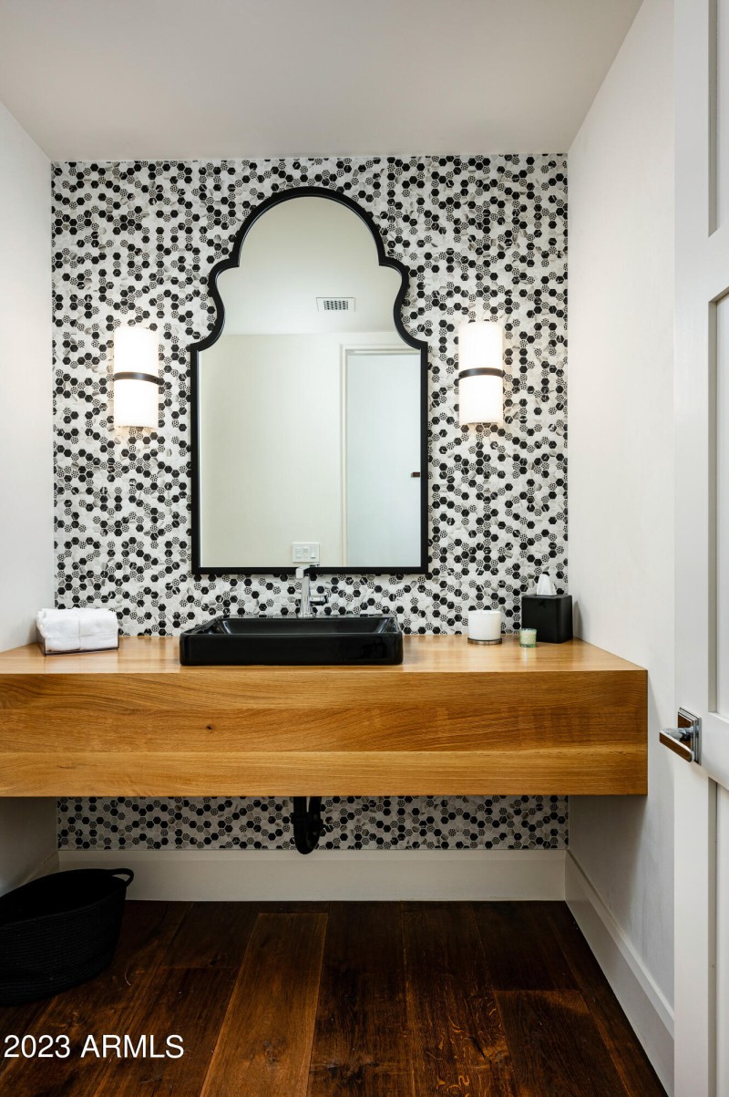Powder room 1