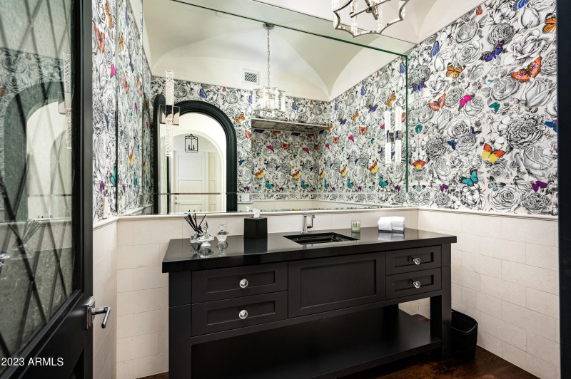 Powder room 2