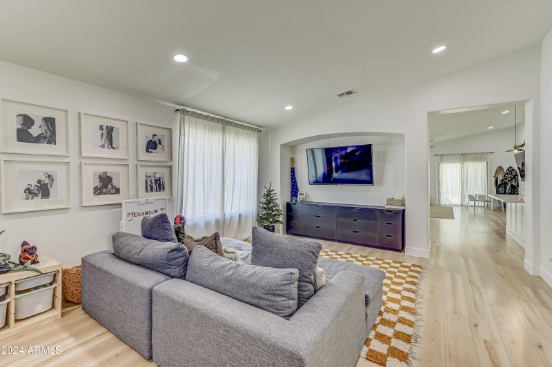 35925 N 30th Dr-4